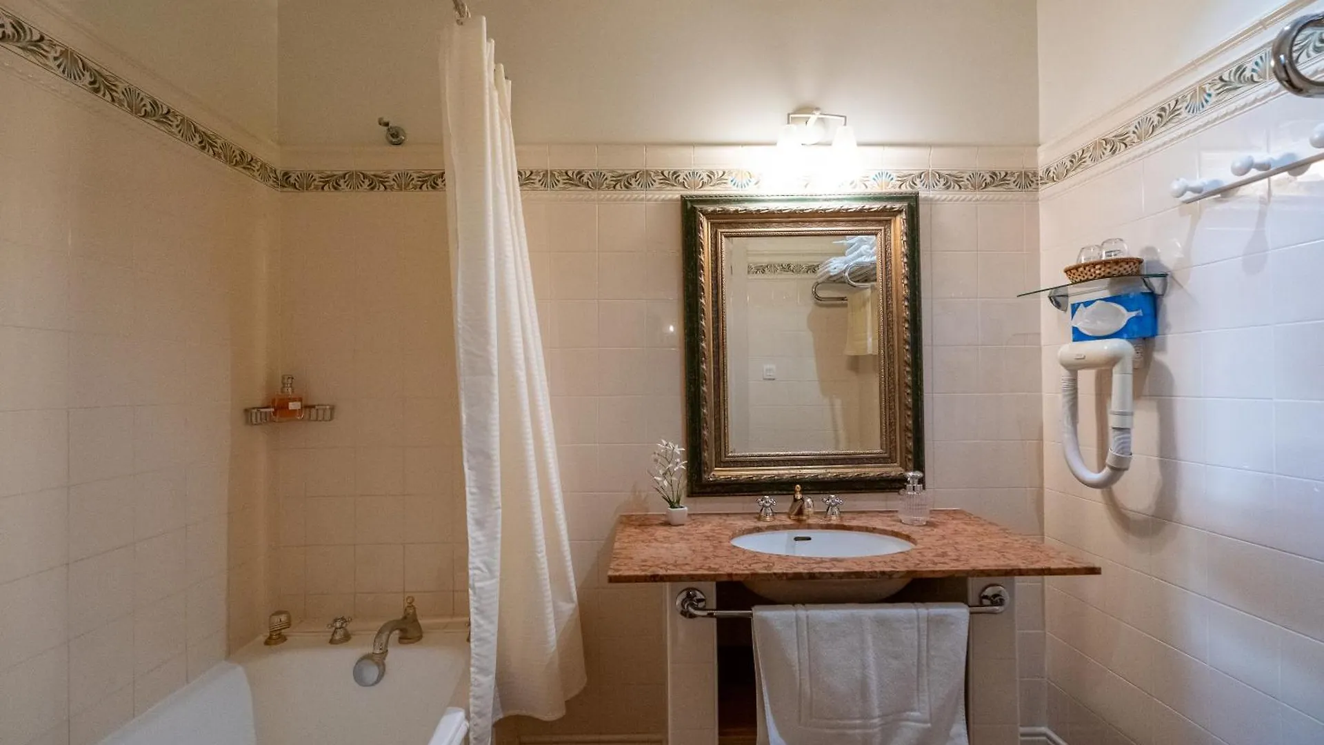 Chateau De Picomtal Crots Hotel