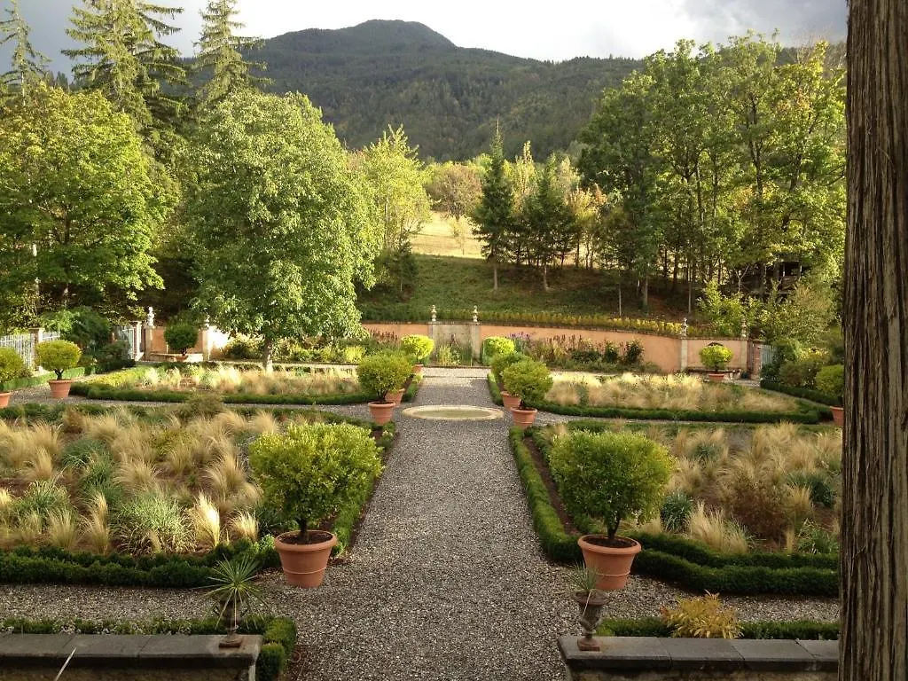Chateau De Picomtal Crots 0*,  France